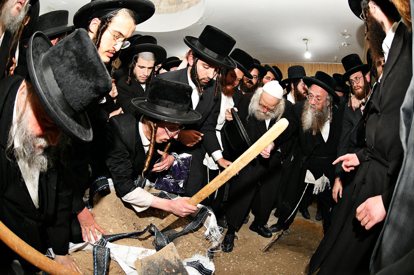 מסע הלויית האדמו"ר מקרעטשניף סיגעט זצ"ל