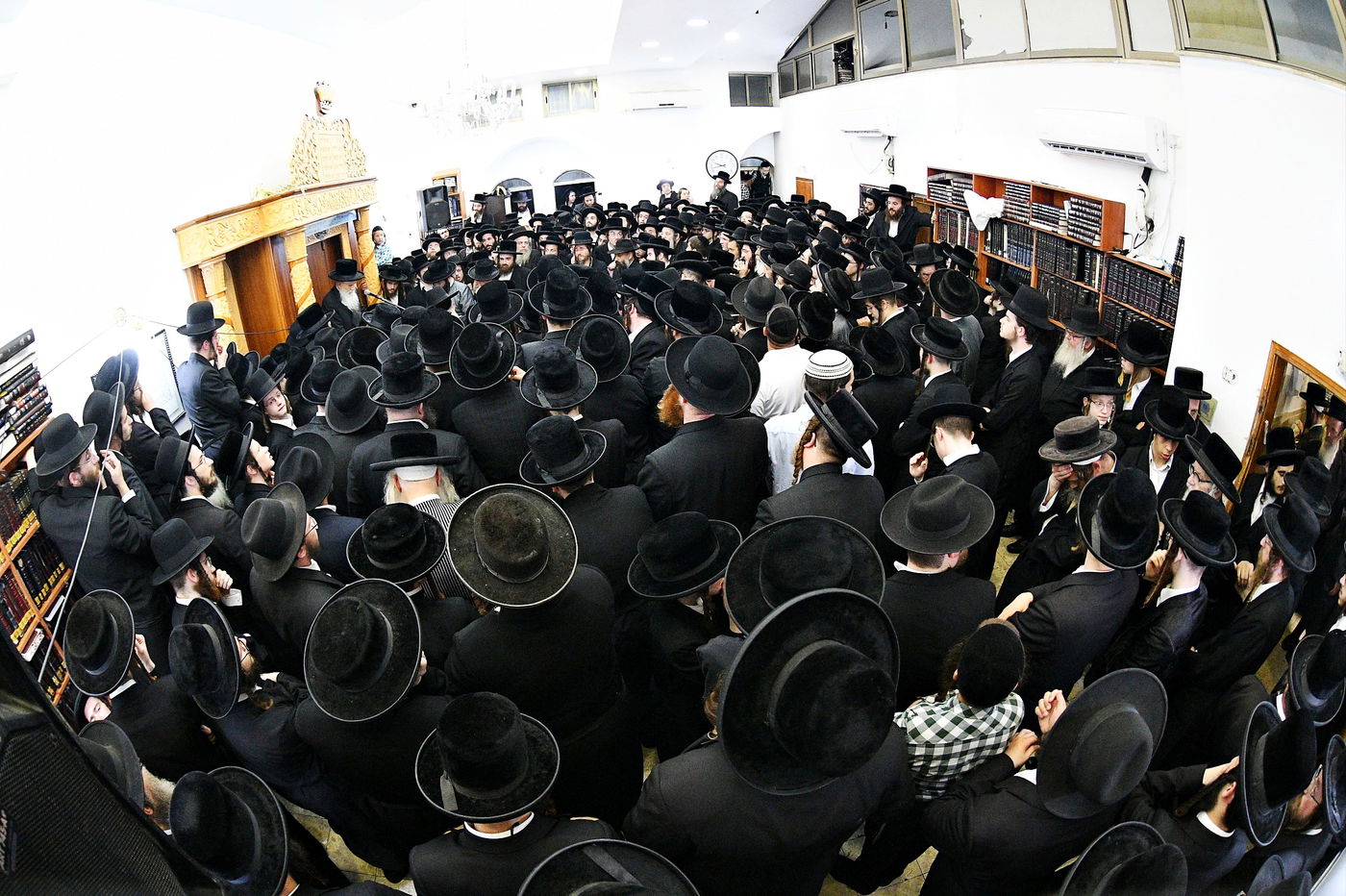 מסע הלויית האדמו"ר מקרעטשניף סיגעט זצ"ל