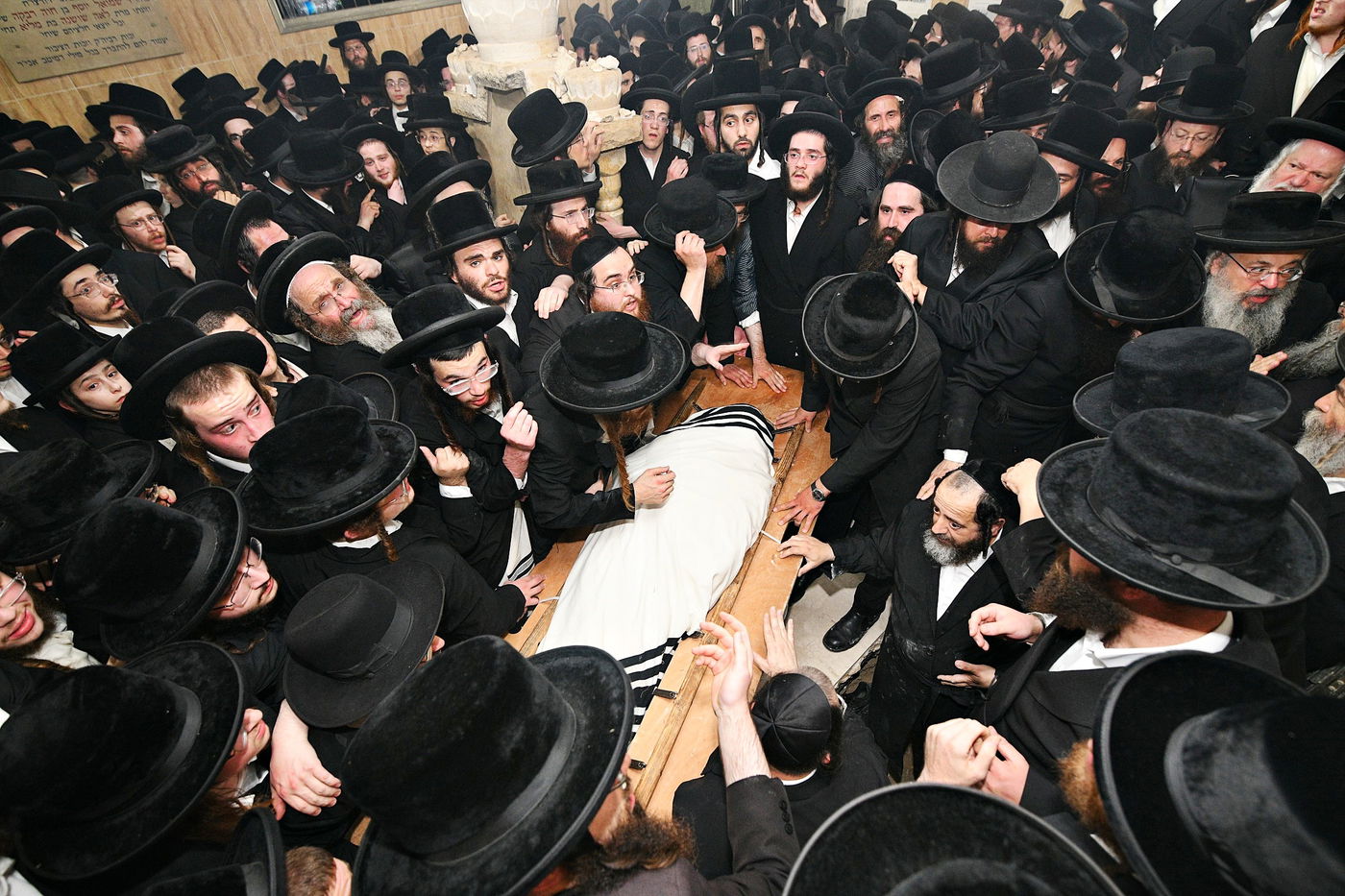 מסע הלויית האדמו"ר מקרעטשניף סיגעט זצ"ל