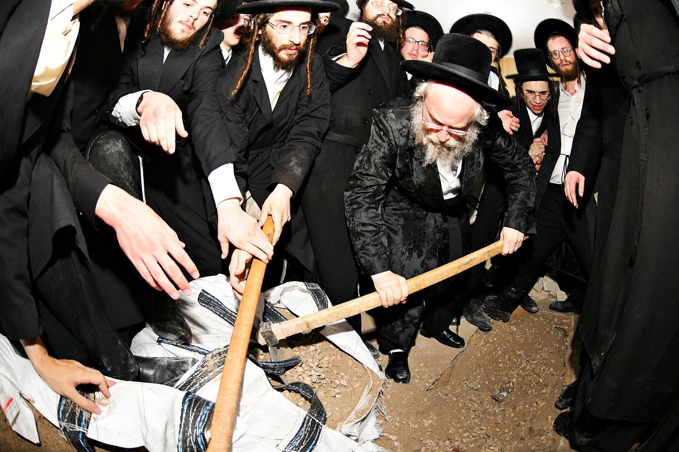 מסע הלויית האדמו"ר מקרעטשניף סיגעט זצ"ל