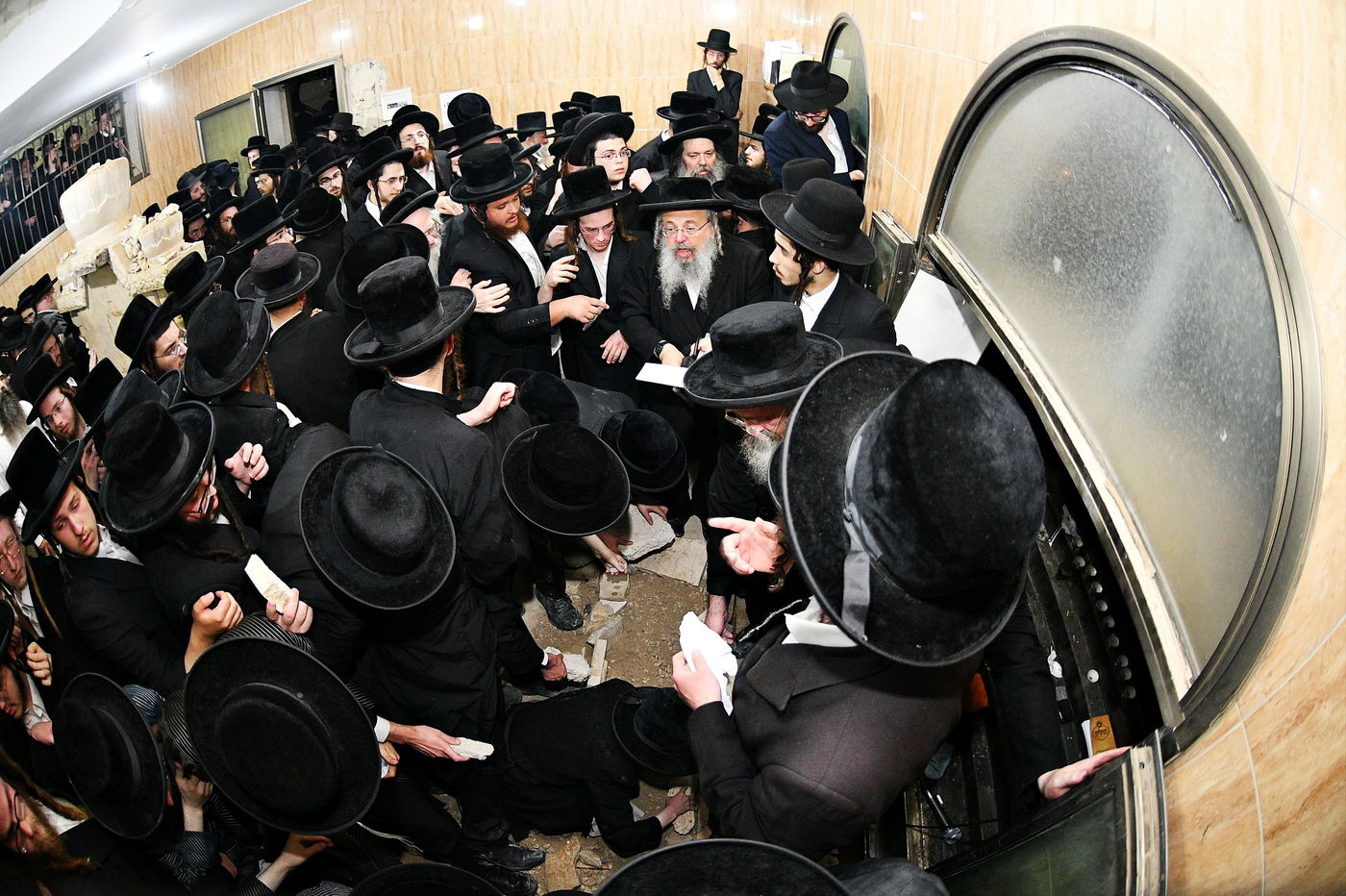 מסע הלויית האדמו"ר מקרעטשניף סיגעט זצ"ל