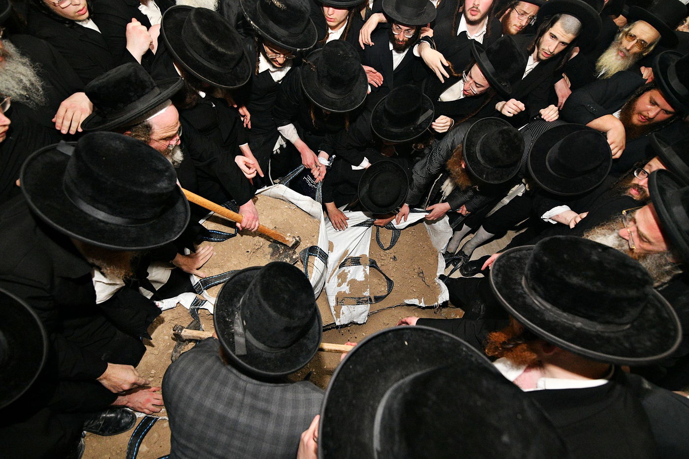 מסע הלויית האדמו"ר מקרעטשניף סיגעט זצ"ל