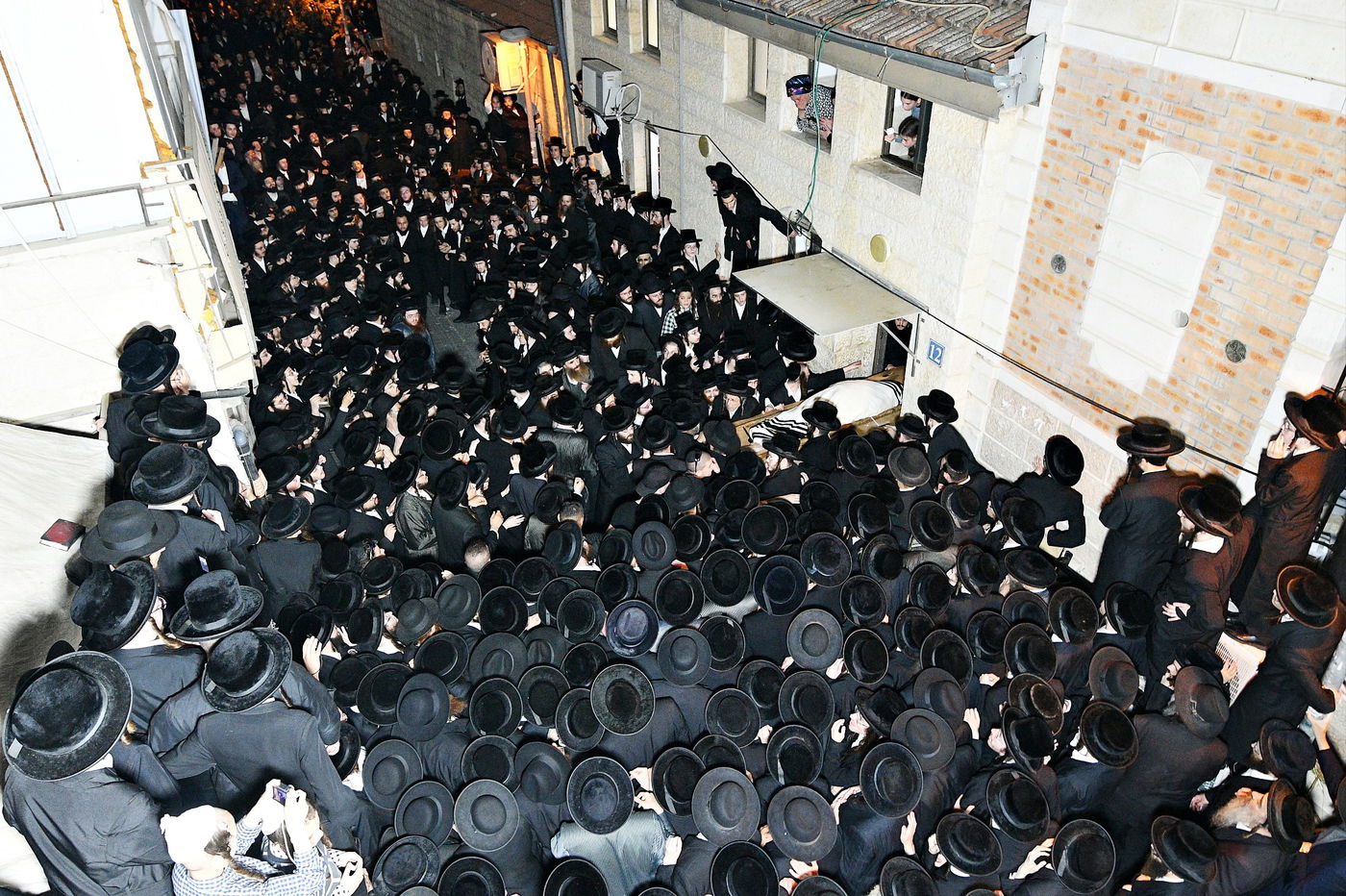 מסע הלויית האדמו"ר מקרעטשניף סיגעט זצ"ל