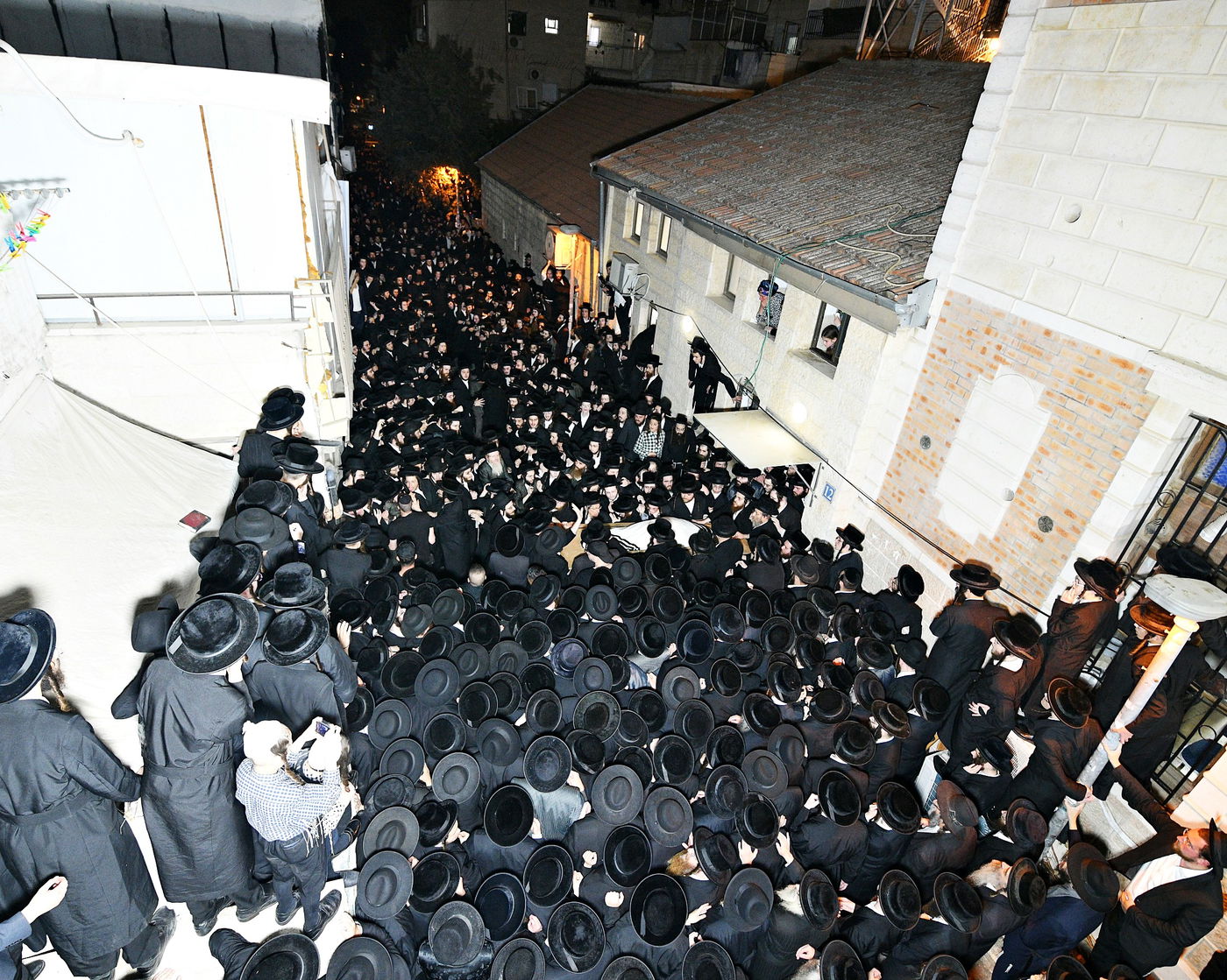 מסע הלויית האדמו"ר מקרעטשניף סיגעט זצ"ל