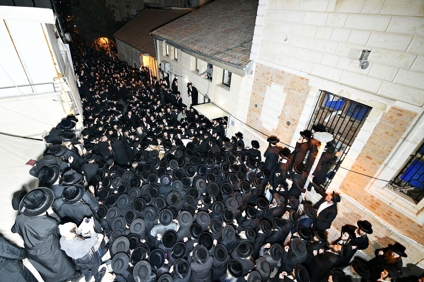 מסע הלויית האדמו"ר מקרעטשניף סיגעט זצ"ל