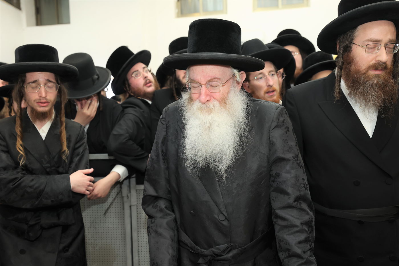 מסע הלויית האדמו"ר מקרעטשניף סיגעט זצ"ל