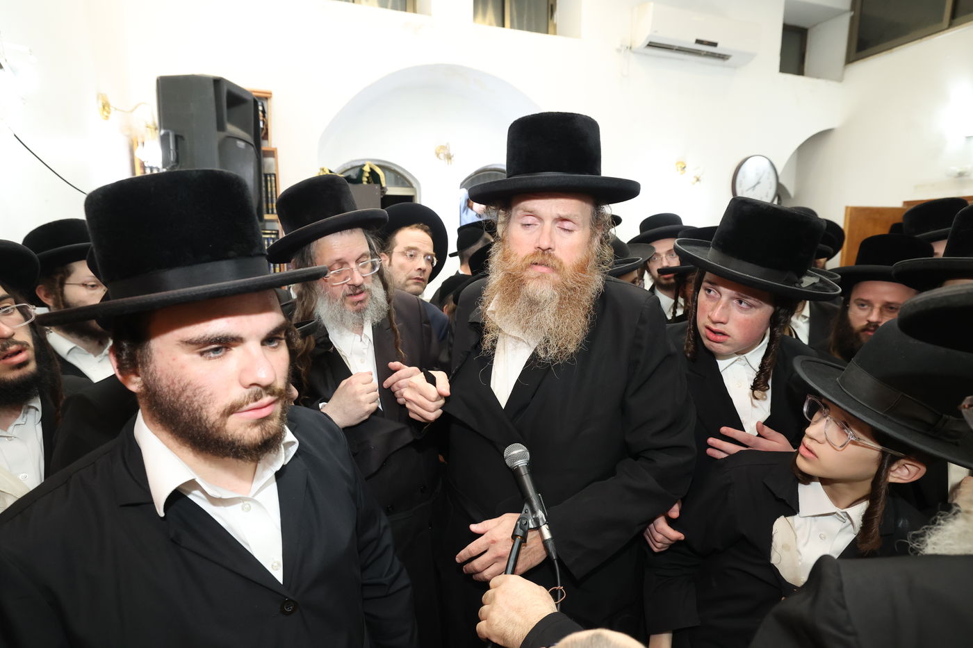 מסע הלויית האדמו"ר מקרעטשניף סיגעט זצ"ל