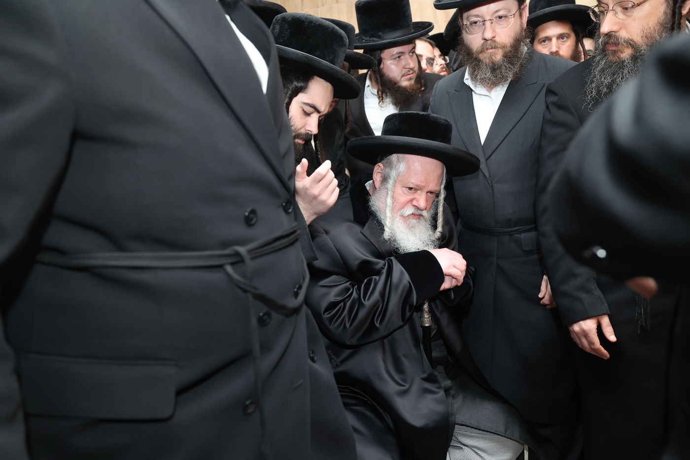 מסע הלויית האדמו"ר מקרעטשניף סיגעט זצ"ל