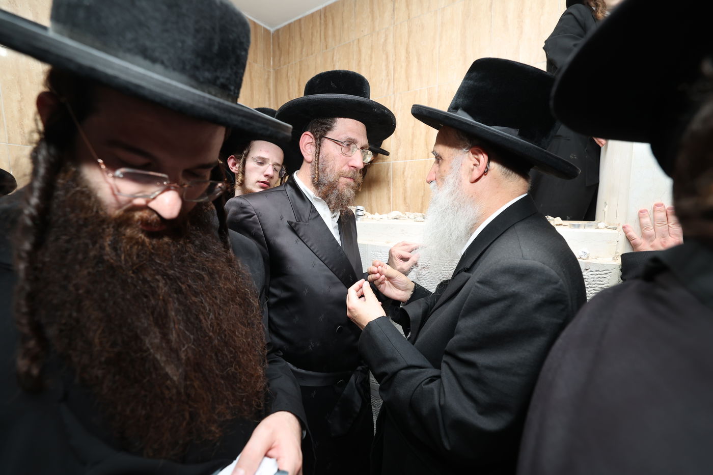 מסע הלויית האדמו"ר מקרעטשניף סיגעט זצ"ל