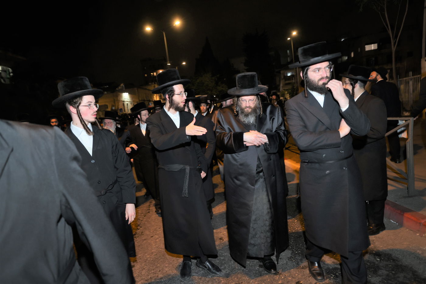 מסע הלויית האדמו"ר מקרעטשניף סיגעט זצ"ל