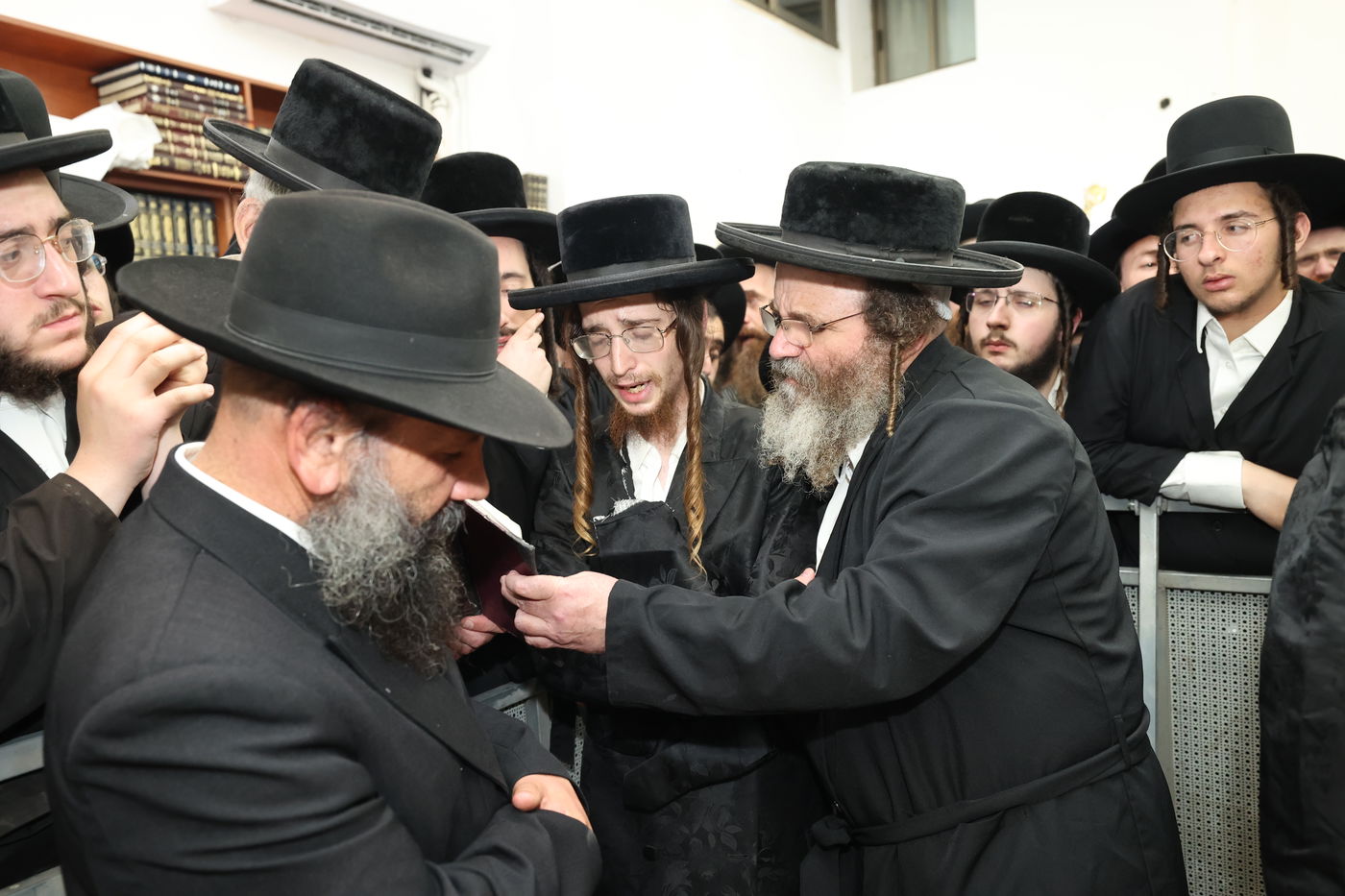 מסע הלויית האדמו"ר מקרעטשניף סיגעט זצ"ל