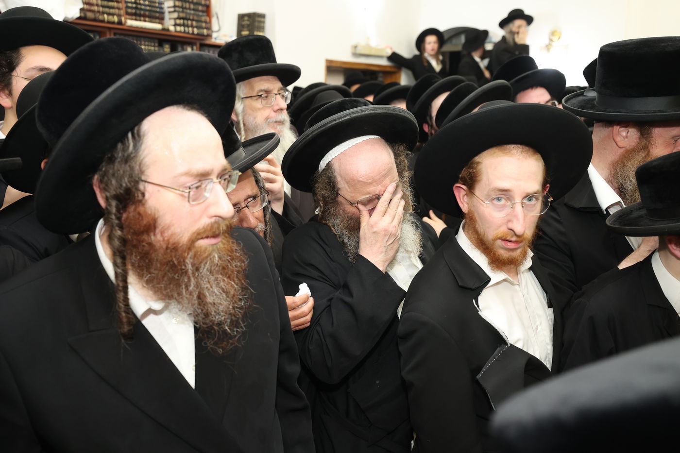 מסע הלויית האדמו"ר מקרעטשניף סיגעט זצ"ל