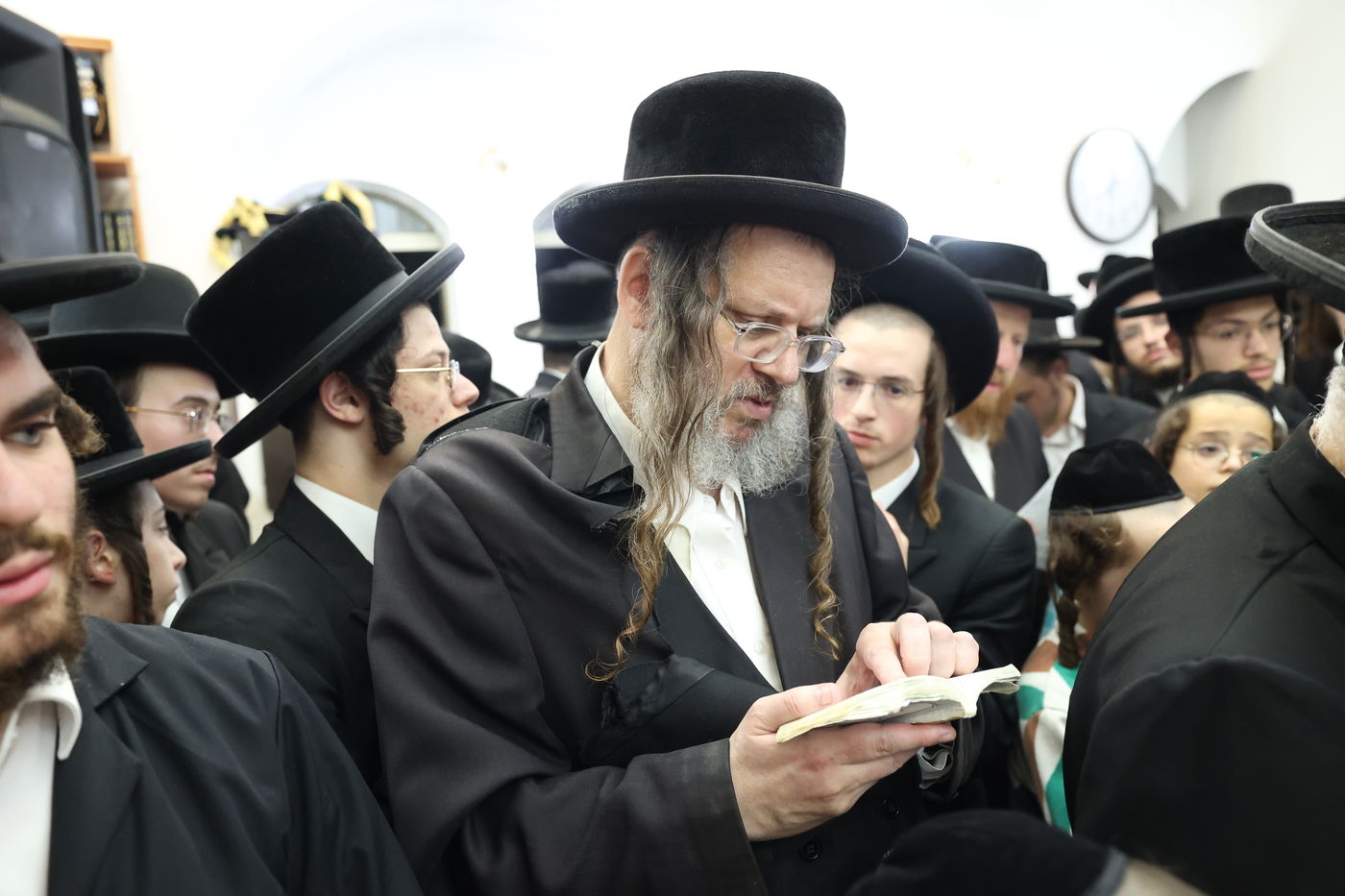 מסע הלויית האדמו"ר מקרעטשניף סיגעט זצ"ל