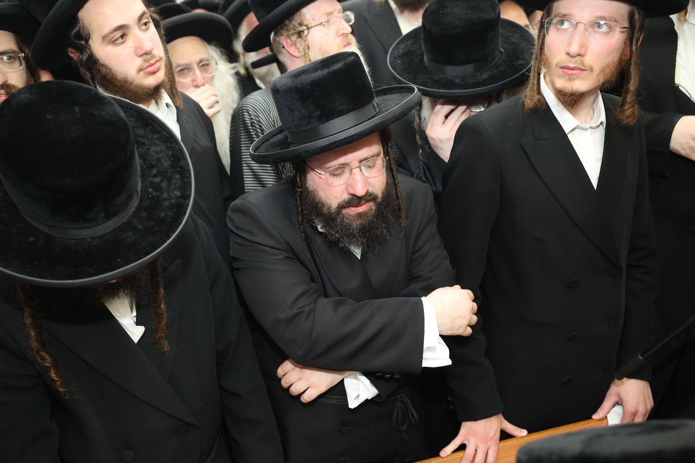 מסע הלויית האדמו"ר מקרעטשניף סיגעט זצ"ל