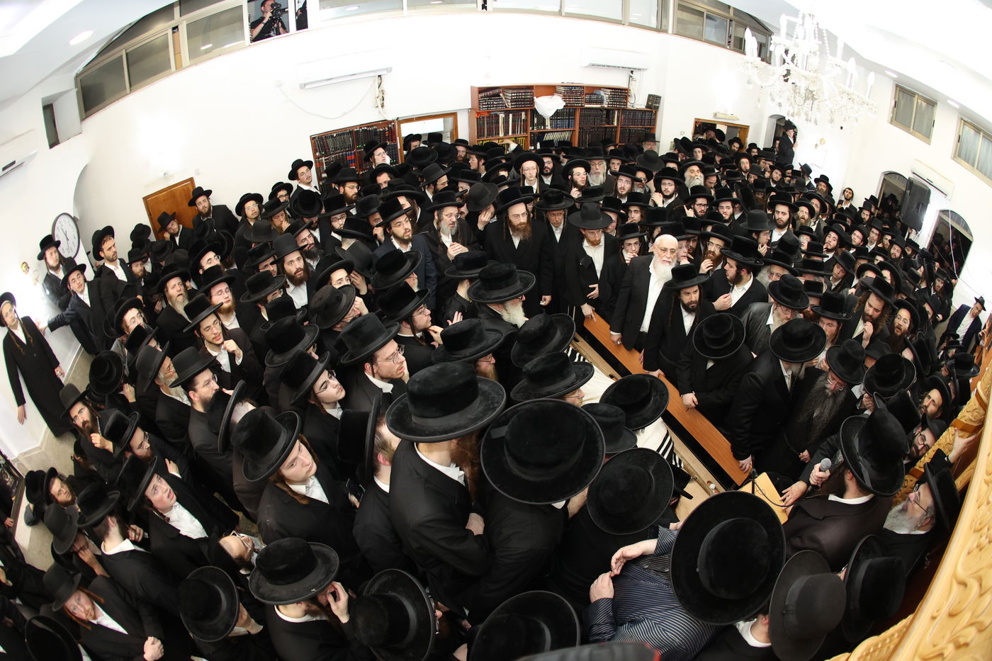 מסע הלויית האדמו"ר מקרעטשניף סיגעט זצ"ל