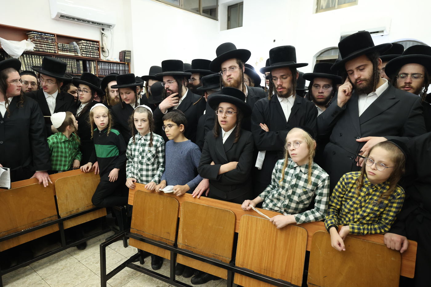 מסע הלויית האדמו"ר מקרעטשניף סיגעט זצ"ל