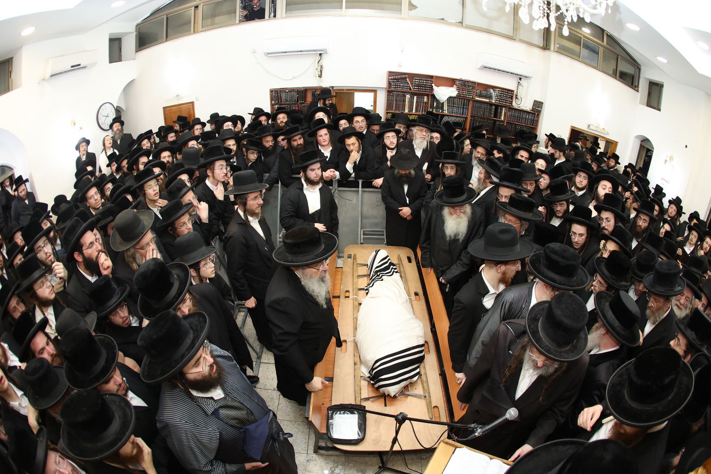 מסע הלויית האדמו"ר מקרעטשניף סיגעט זצ"ל