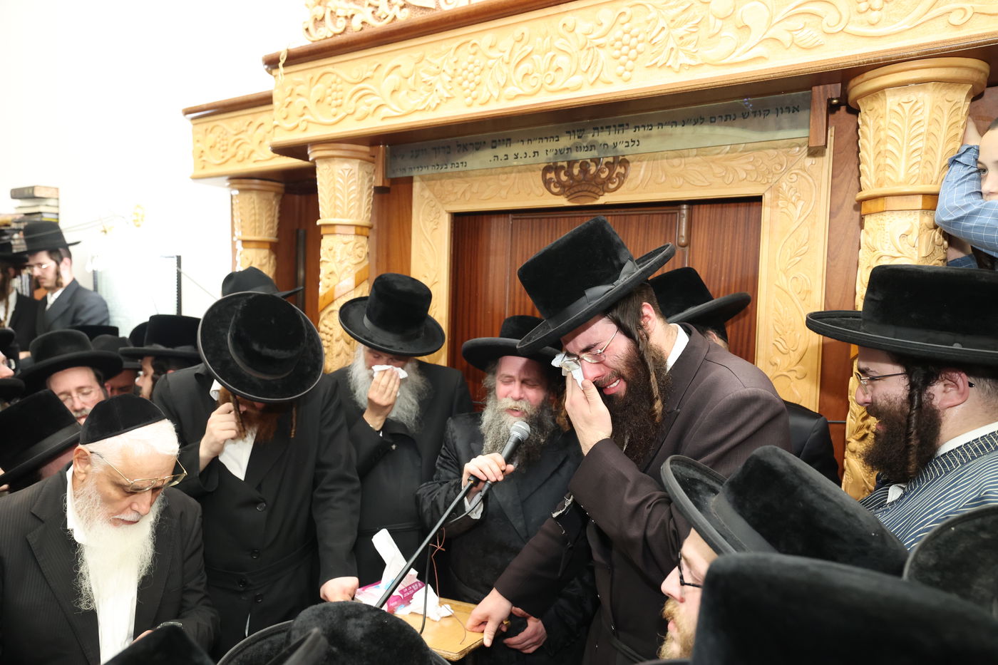 מסע הלויית האדמו"ר מקרעטשניף סיגעט זצ"ל