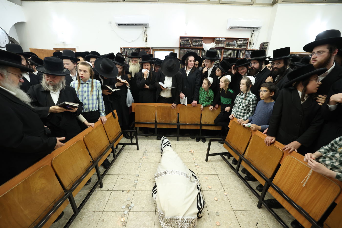 מסע הלויית האדמו"ר מקרעטשניף סיגעט זצ"ל