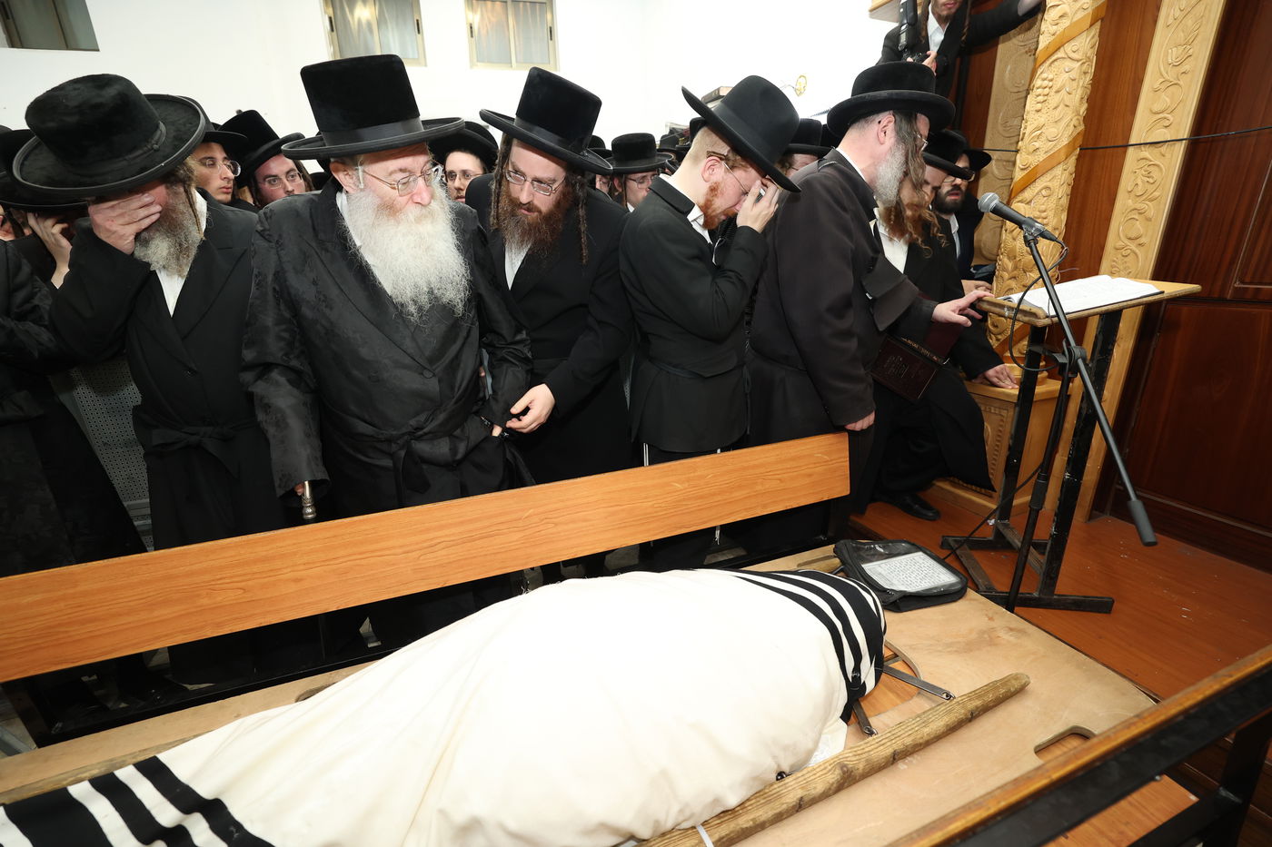 מסע הלויית האדמו"ר מקרעטשניף סיגעט זצ"ל