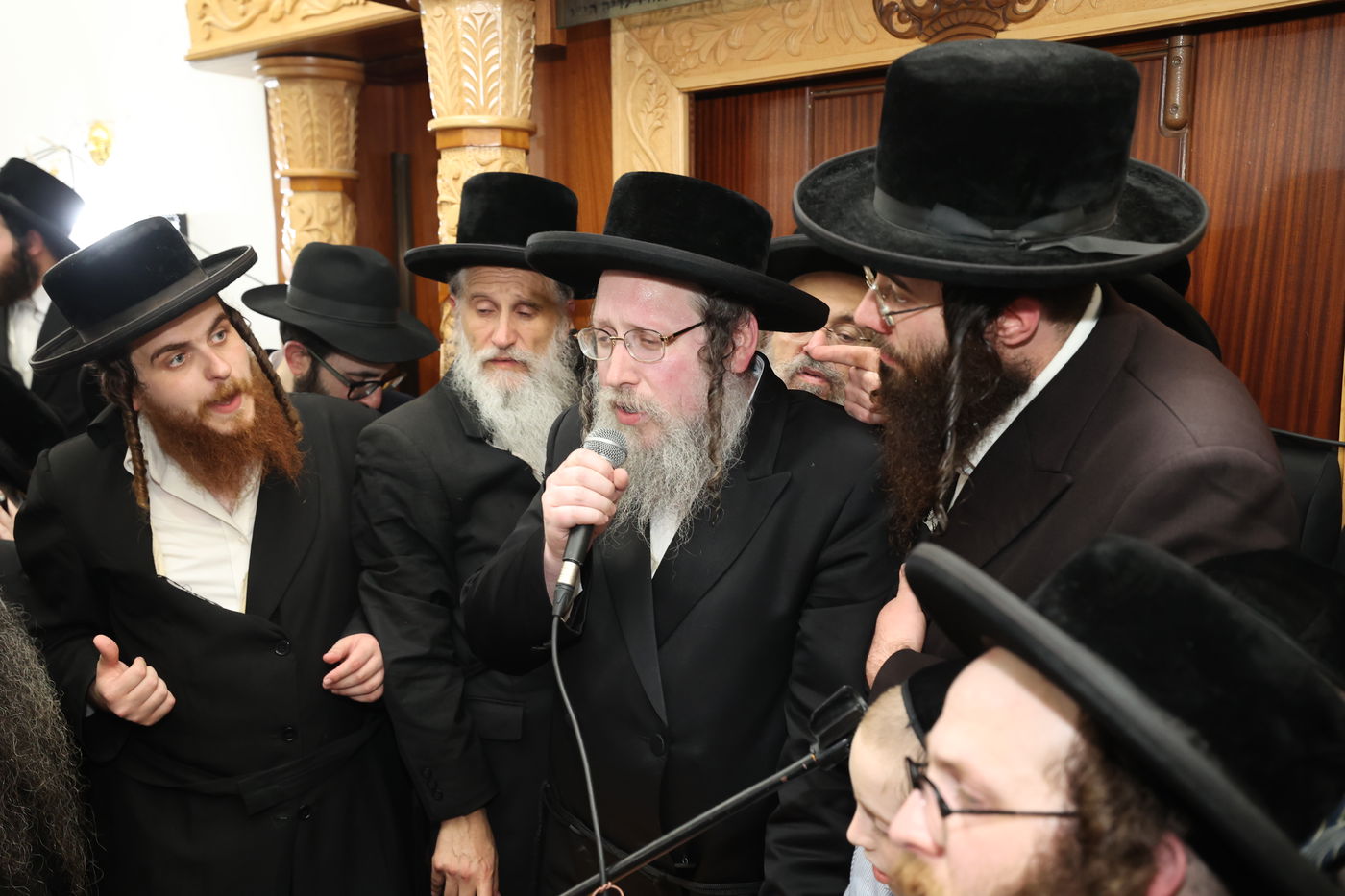 מסע הלויית האדמו"ר מקרעטשניף סיגעט זצ"ל