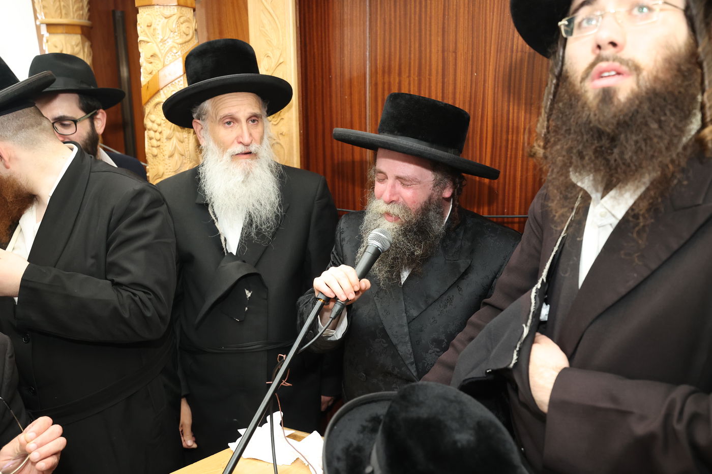 מסע הלויית האדמו"ר מקרעטשניף סיגעט זצ"ל