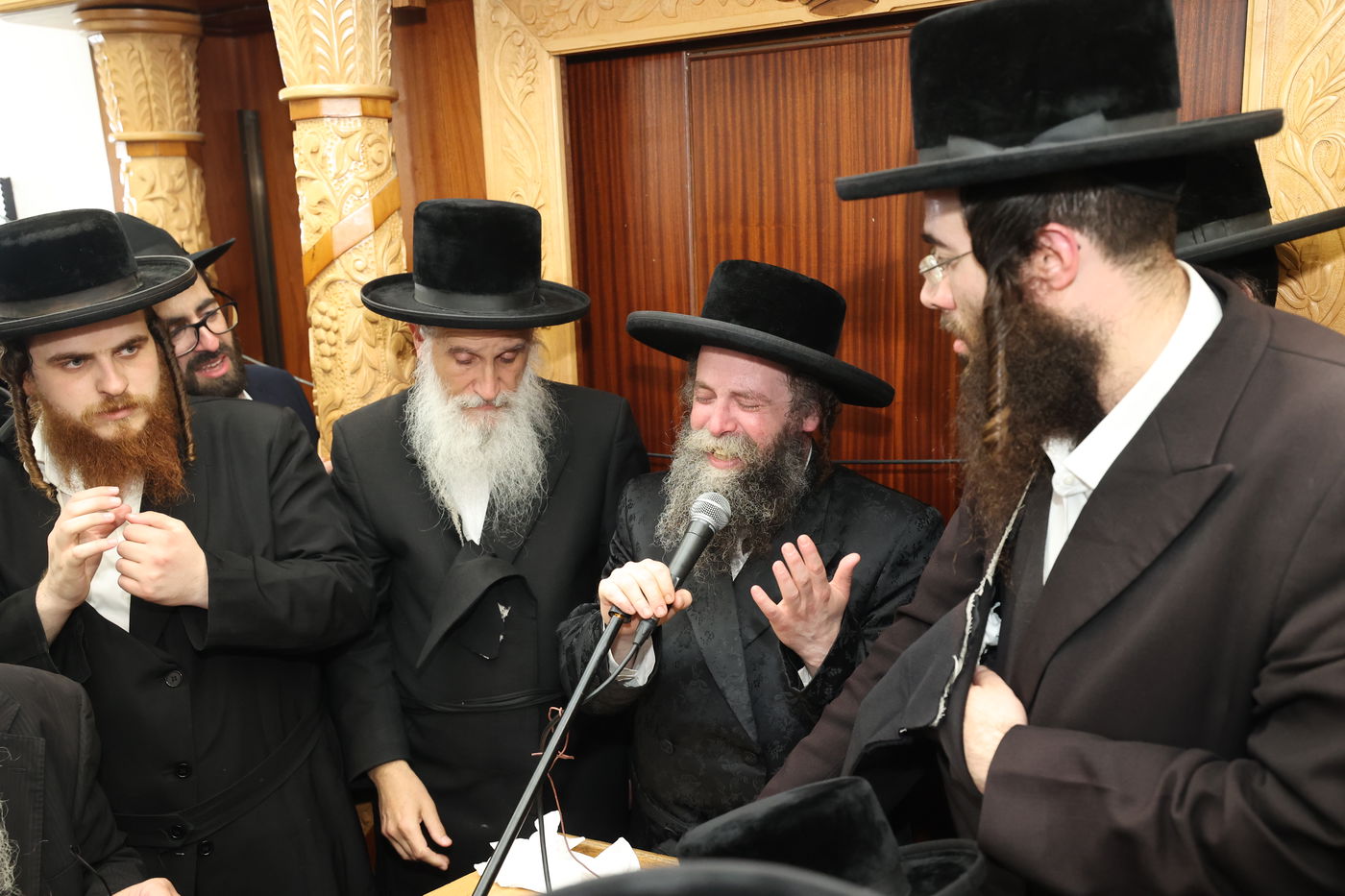 מסע הלויית האדמו"ר מקרעטשניף סיגעט זצ"ל