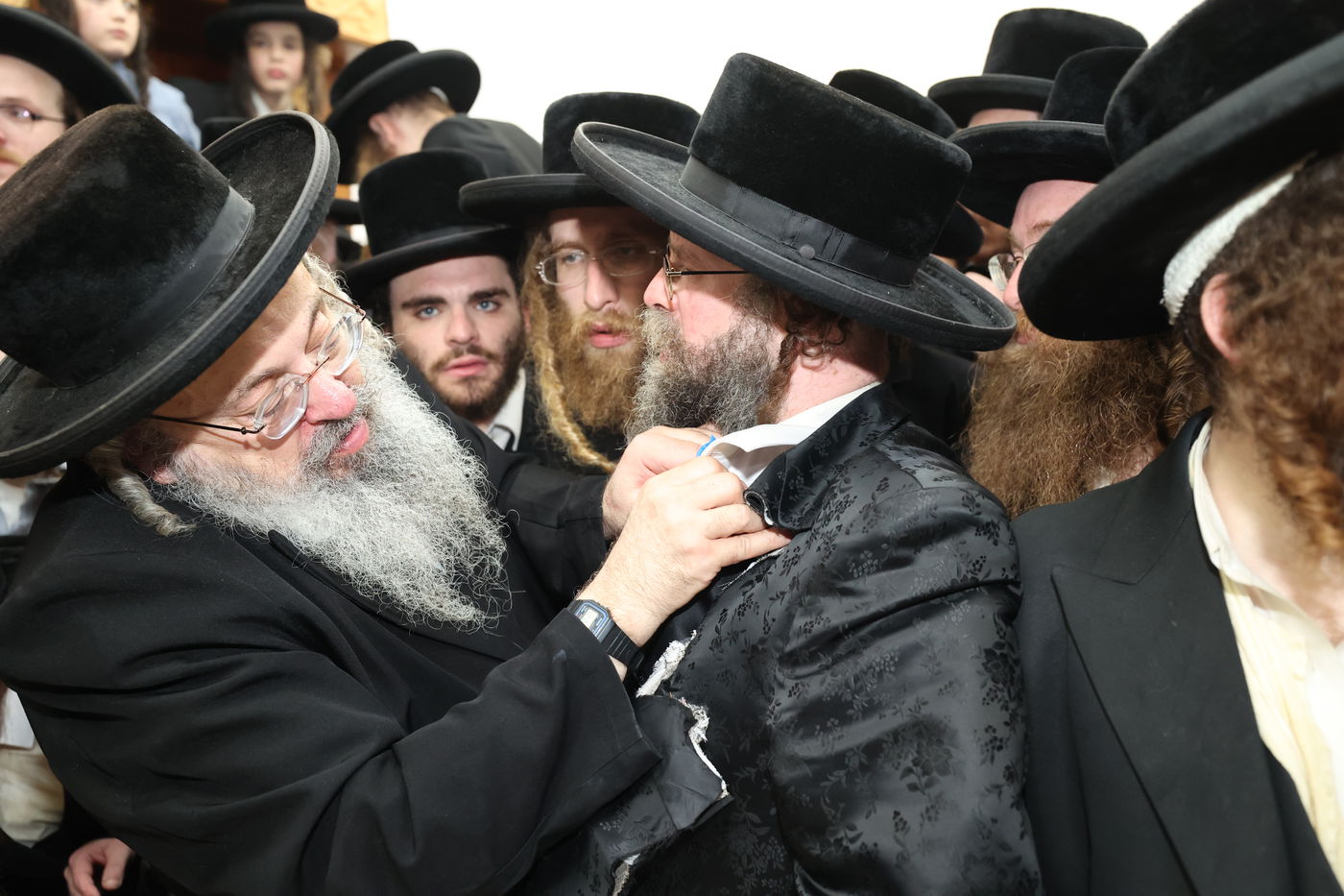 מסע הלויית האדמו"ר מקרעטשניף סיגעט זצ"ל