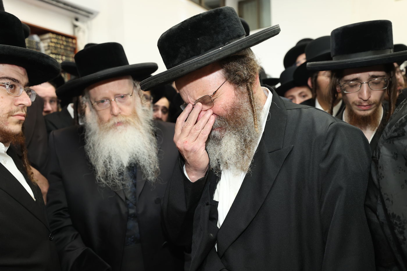 מסע הלויית האדמו"ר מקרעטשניף סיגעט זצ"ל