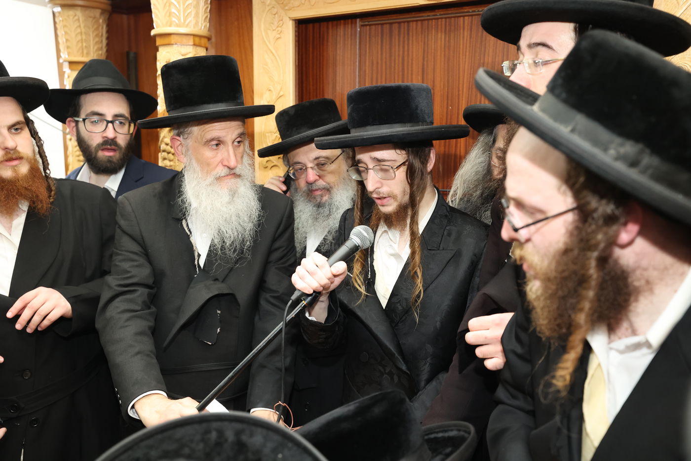 מסע הלויית האדמו"ר מקרעטשניף סיגעט זצ"ל