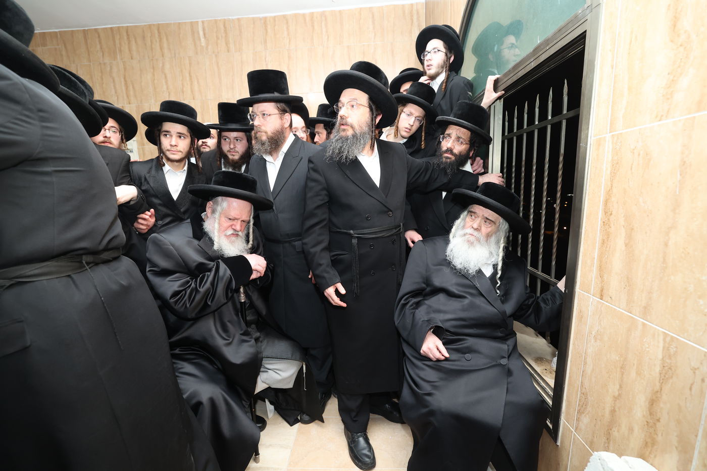 מסע הלויית האדמו"ר מקרעטשניף סיגעט זצ"ל