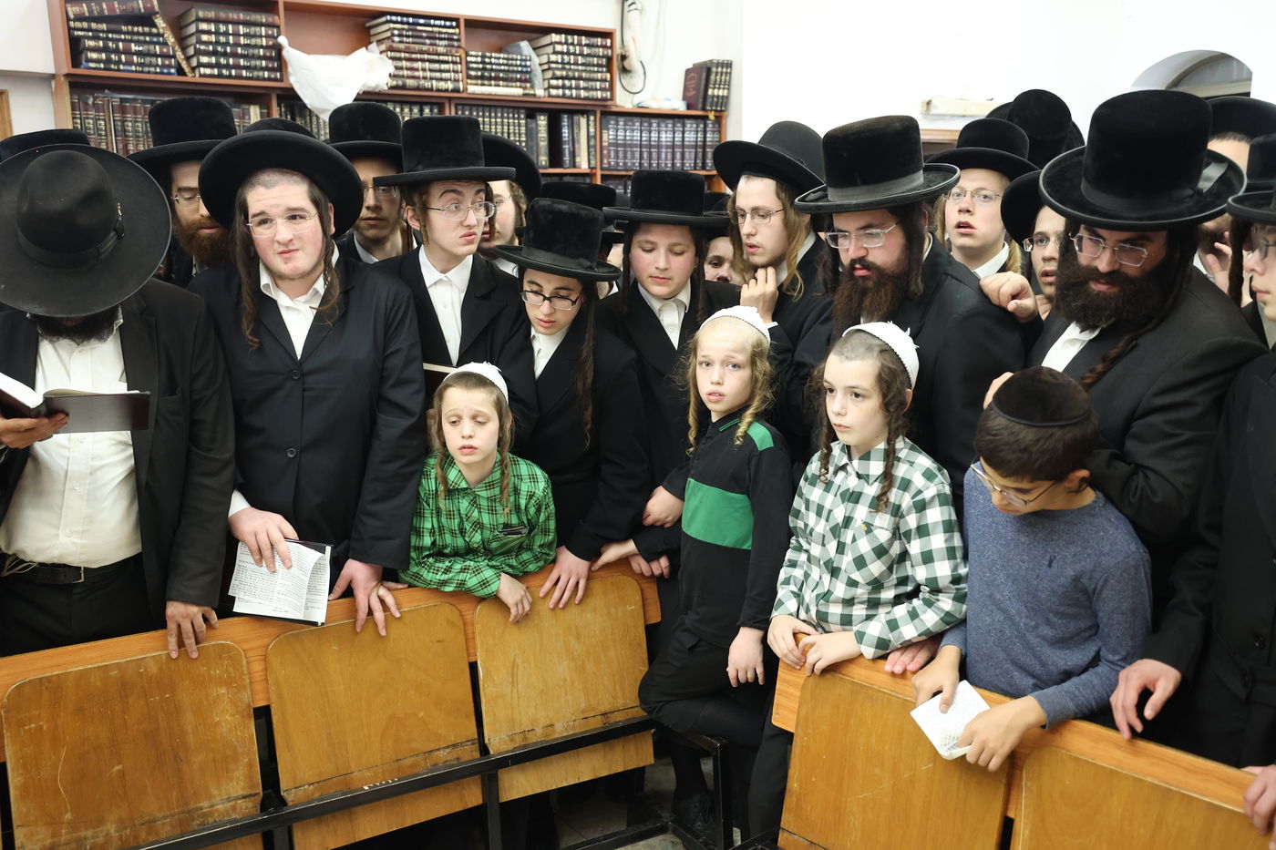 מסע הלויית האדמו"ר מקרעטשניף סיגעט זצ"ל