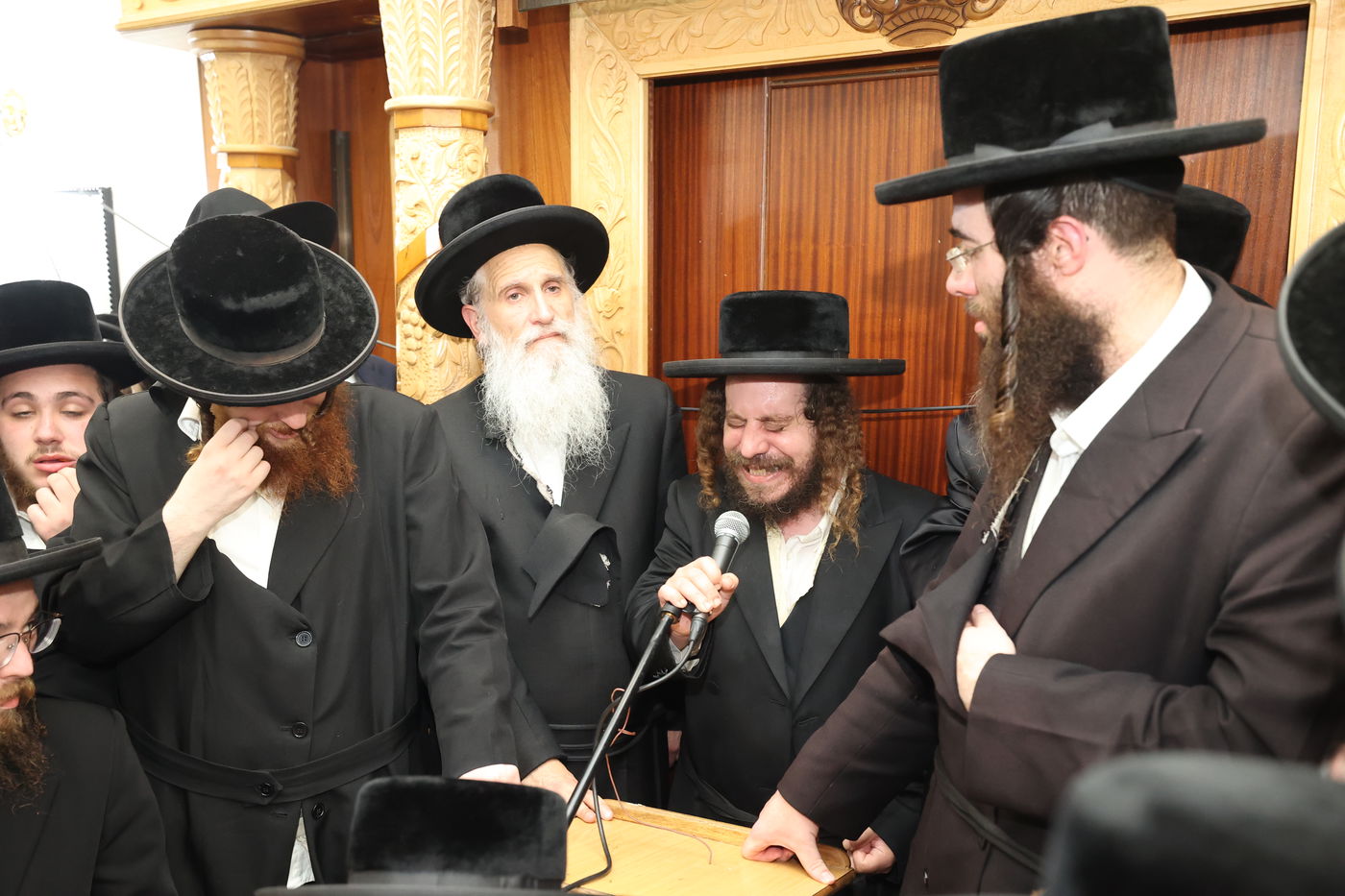 מסע הלויית האדמו"ר מקרעטשניף סיגעט זצ"ל