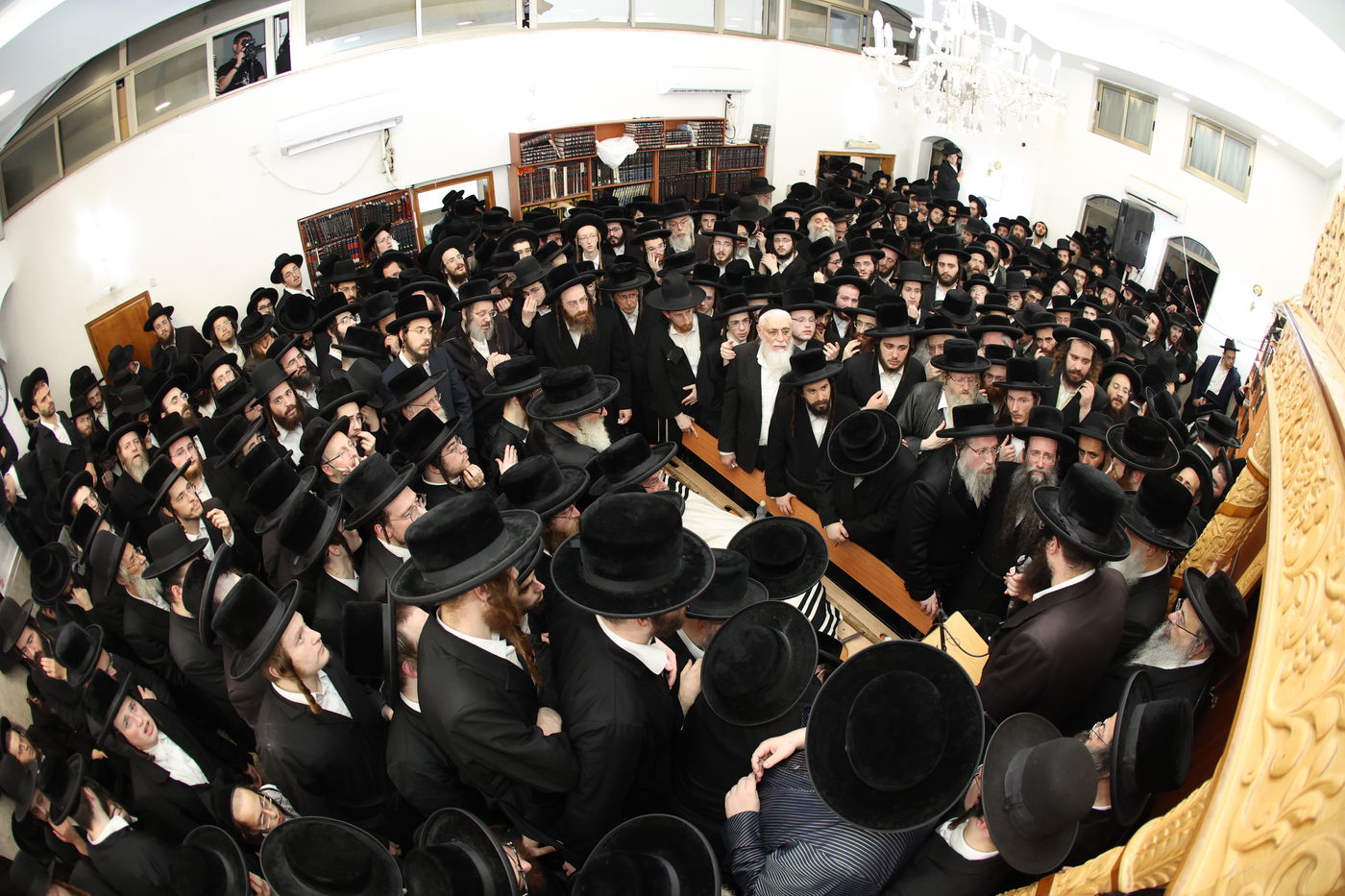 מסע הלויית האדמו"ר מקרעטשניף סיגעט זצ"ל