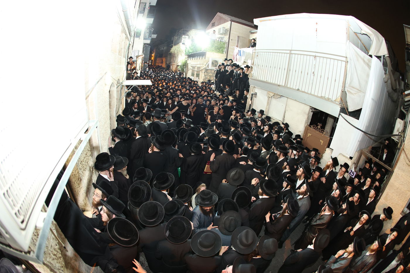 מסע הלויית האדמו"ר מקרעטשניף סיגעט זצ"ל