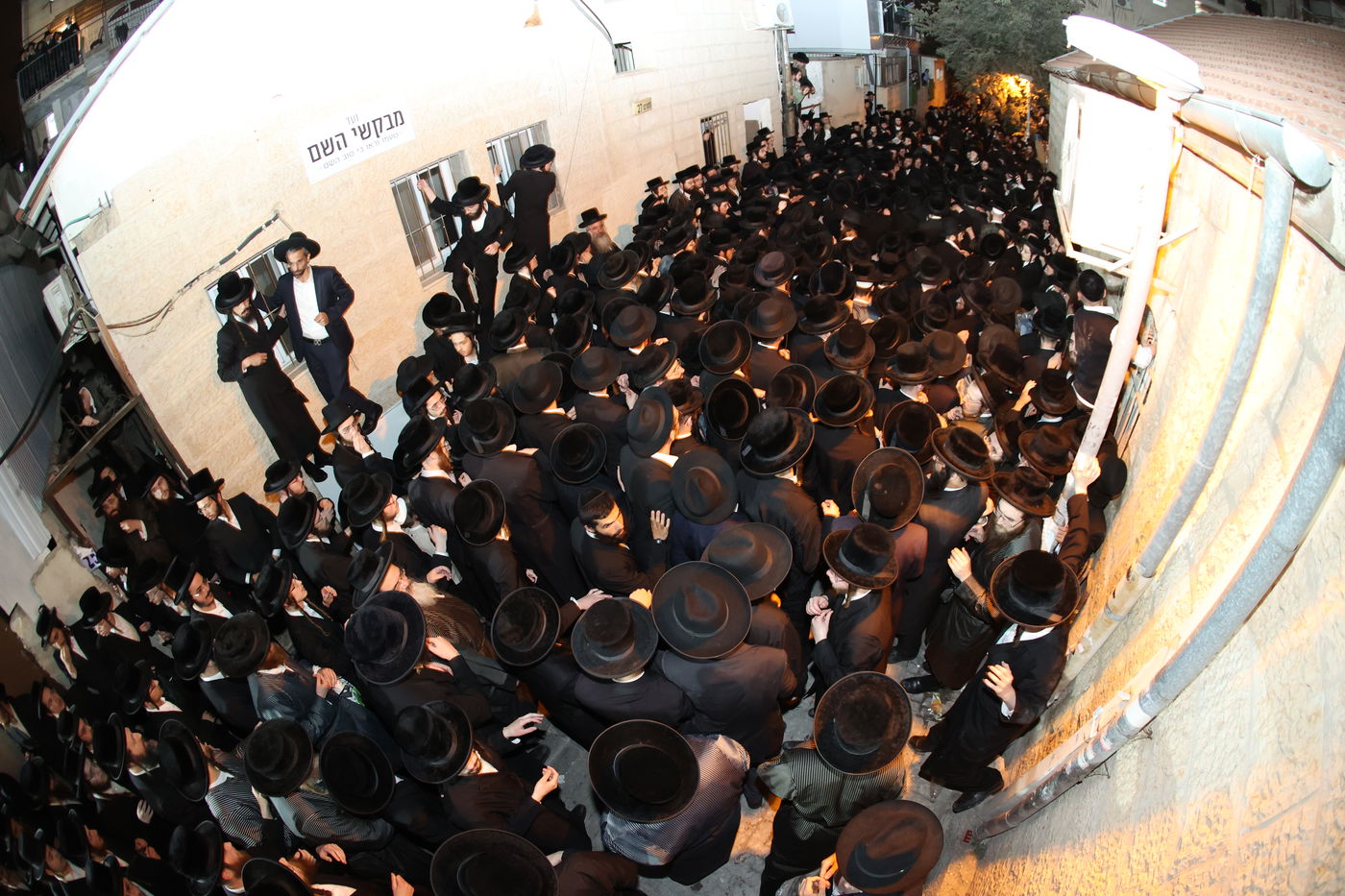 מסע הלויית האדמו"ר מקרעטשניף סיגעט זצ"ל