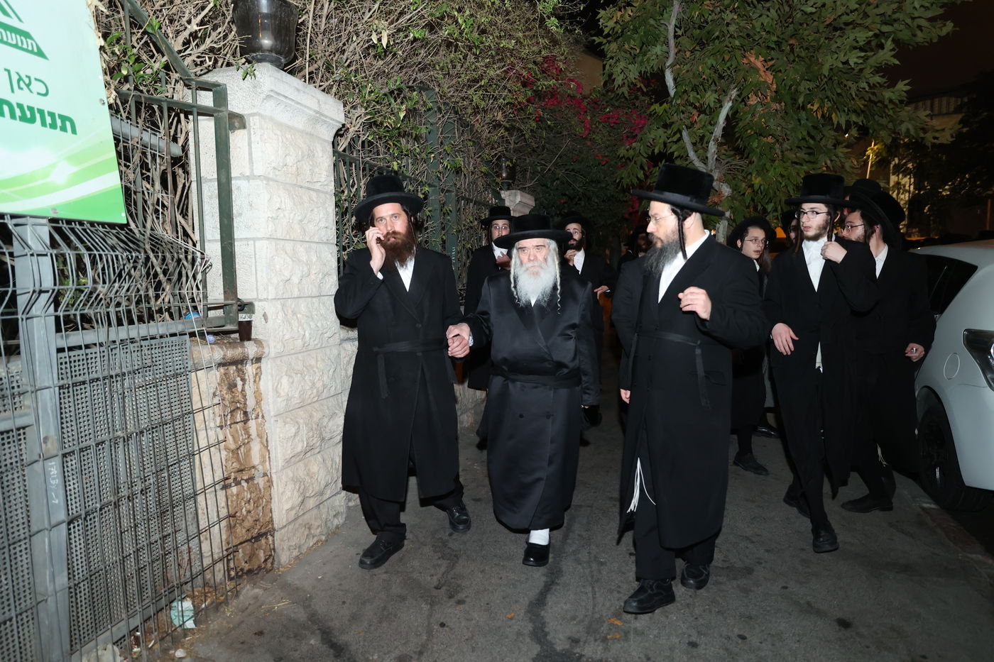 מסע הלויית האדמו"ר מקרעטשניף סיגעט זצ"ל