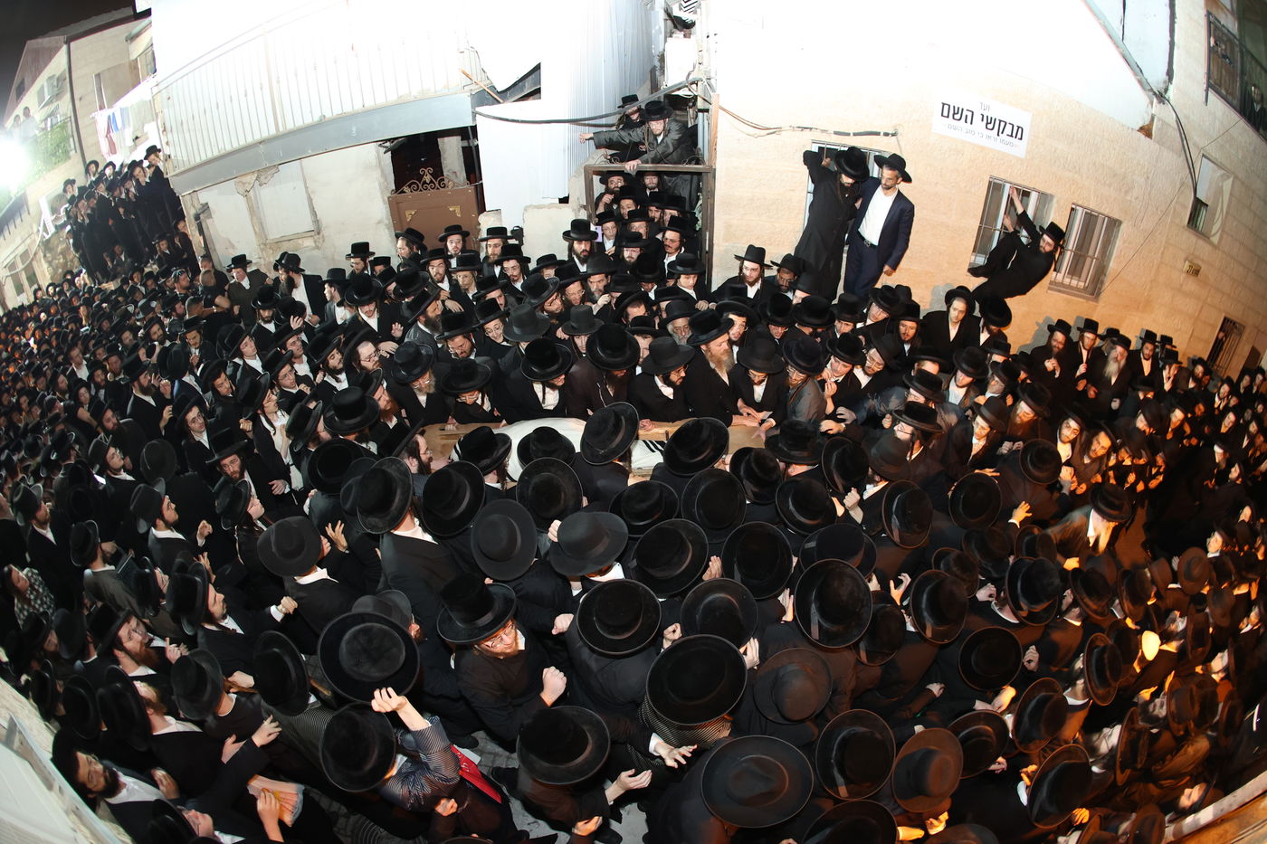 מסע הלויית האדמו"ר מקרעטשניף סיגעט זצ"ל