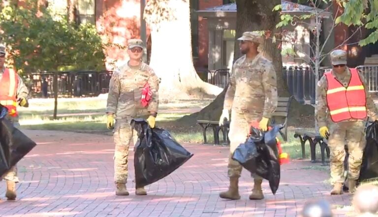 המשמר הלאומי בוושינגטון  אוסף אשפה