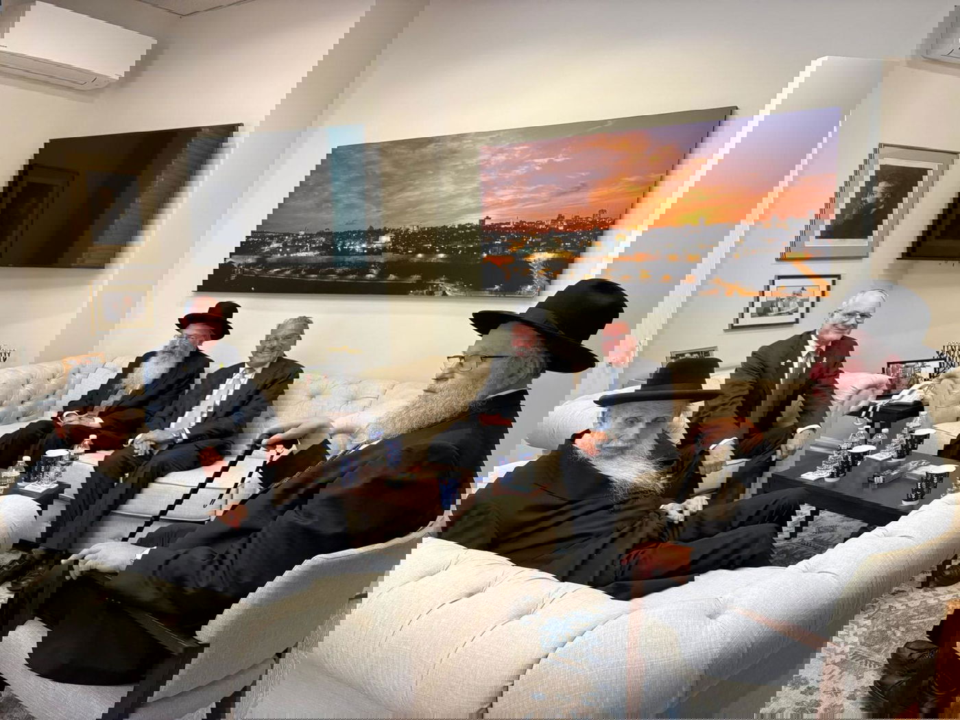 סערת מעצרי בני הישיבות: גדולי התורה בארצות הברית העבירו מסר נחרץ לשגריר הישראלי בוושינגטון