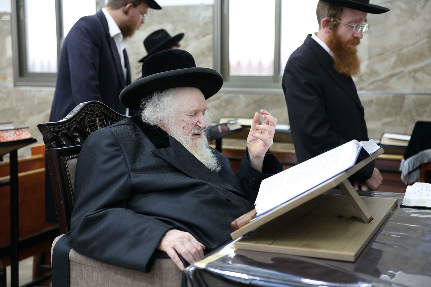 הגאון רבי משה שטרנבוך בפתיחת הזמן