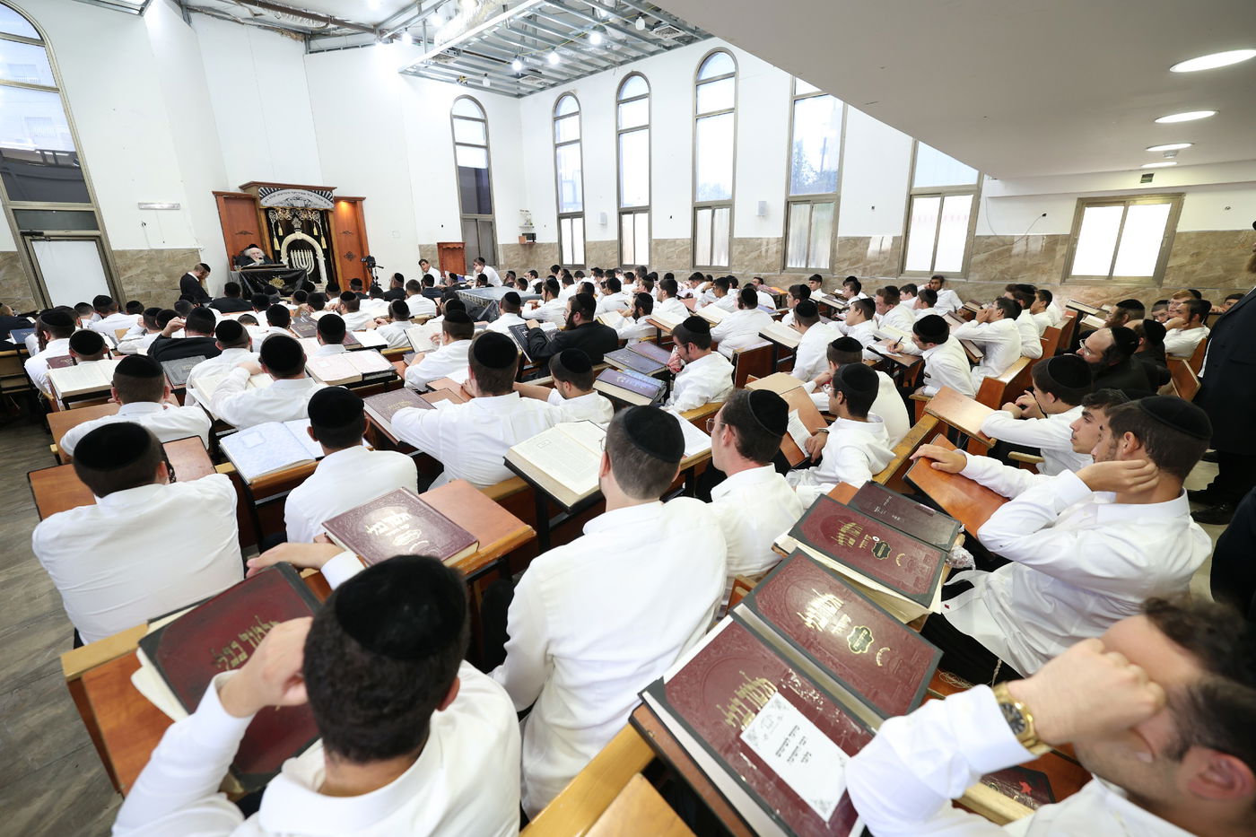 הגאון רבי משה שטרנבוך בפתיחת הזמן