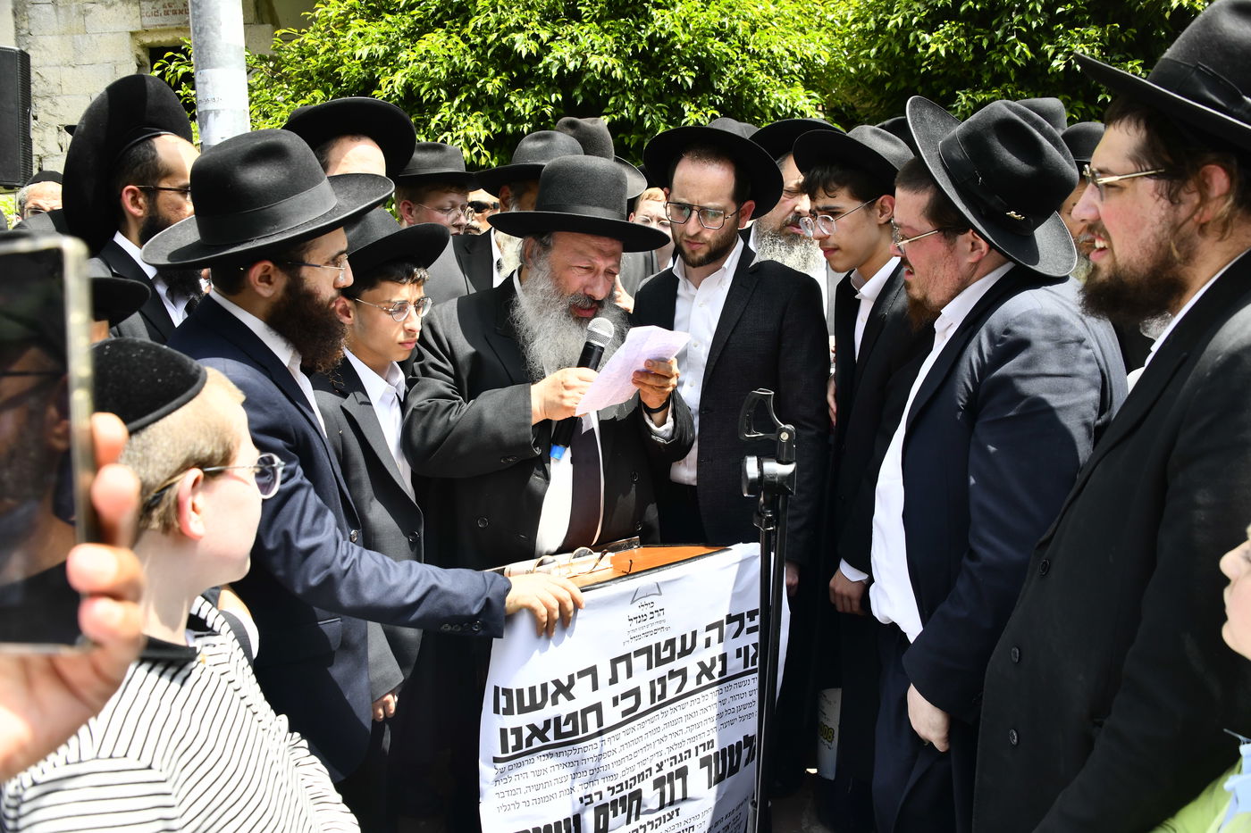 מסע הלוויית המקובל הגה"צ רבי דוד חיים שטרן זצ"ל