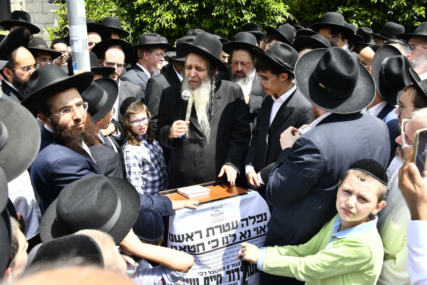 מסע הלוויית המקובל הגה"צ רבי דוד חיים שטרן זצ"ל