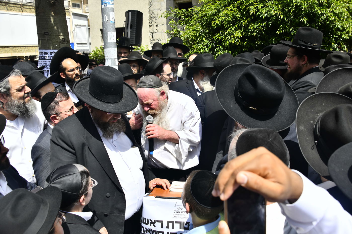 מסע הלוויית המקובל הגה"צ רבי דוד חיים שטרן זצ"ל