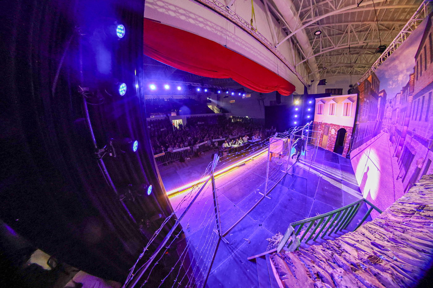 הצגת הענק באידיש - 'דער אידישע שפיל: זיידי