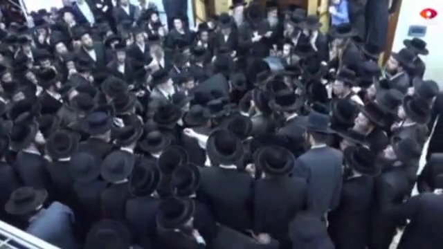 ההכרזה הדרמטית במסע ההלוויה שכל הבנים יכהנו כאדמו"רים