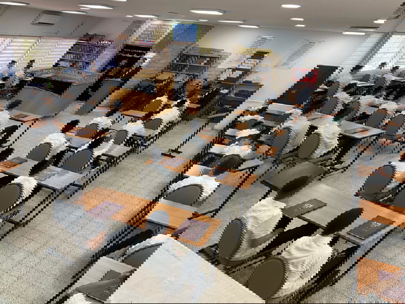 שיעור פתיחת הזמן בישיבת חיי עולם