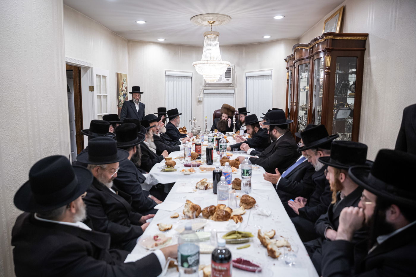 האדמו"ר מקאסוב בסעודת ראש חודש אלול 