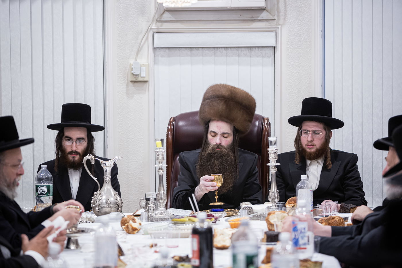 האדמו"ר מקאסוב בסעודת ראש חודש אלול 